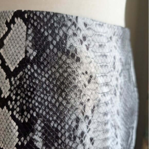 Idem Ditto faux leather snakeskin mini skirt - Picture 4 of 5